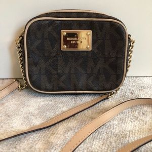 Michael kors crossbody